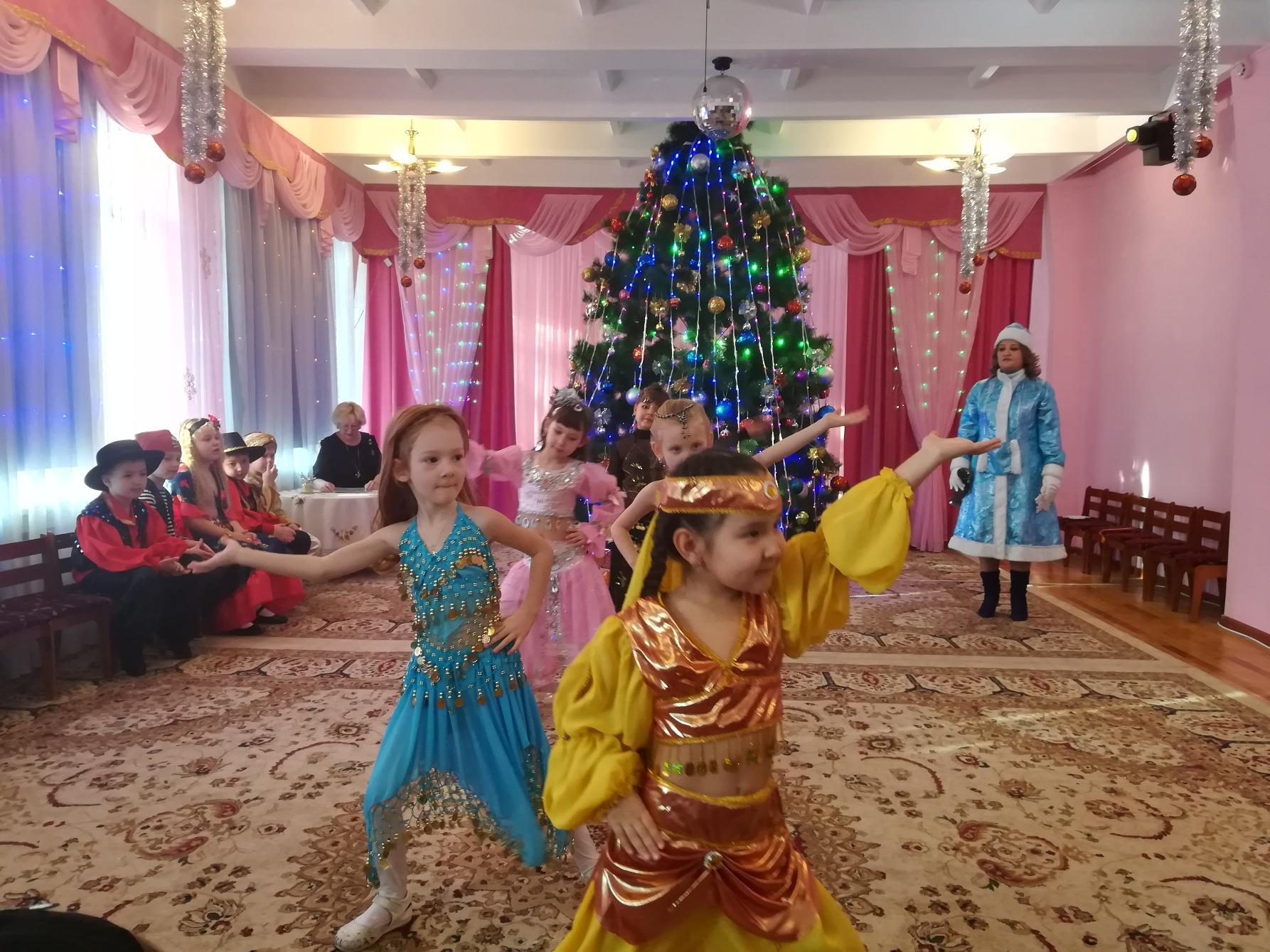 Новогодние утренники 