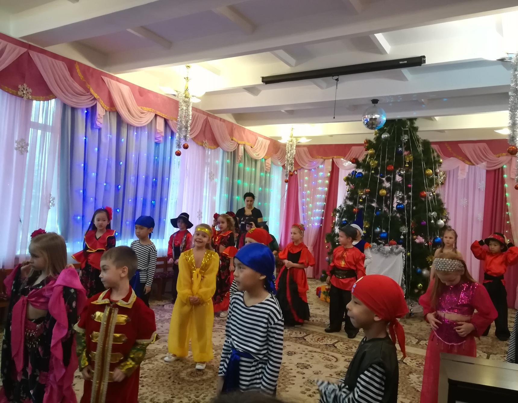 Новогодние утренники 