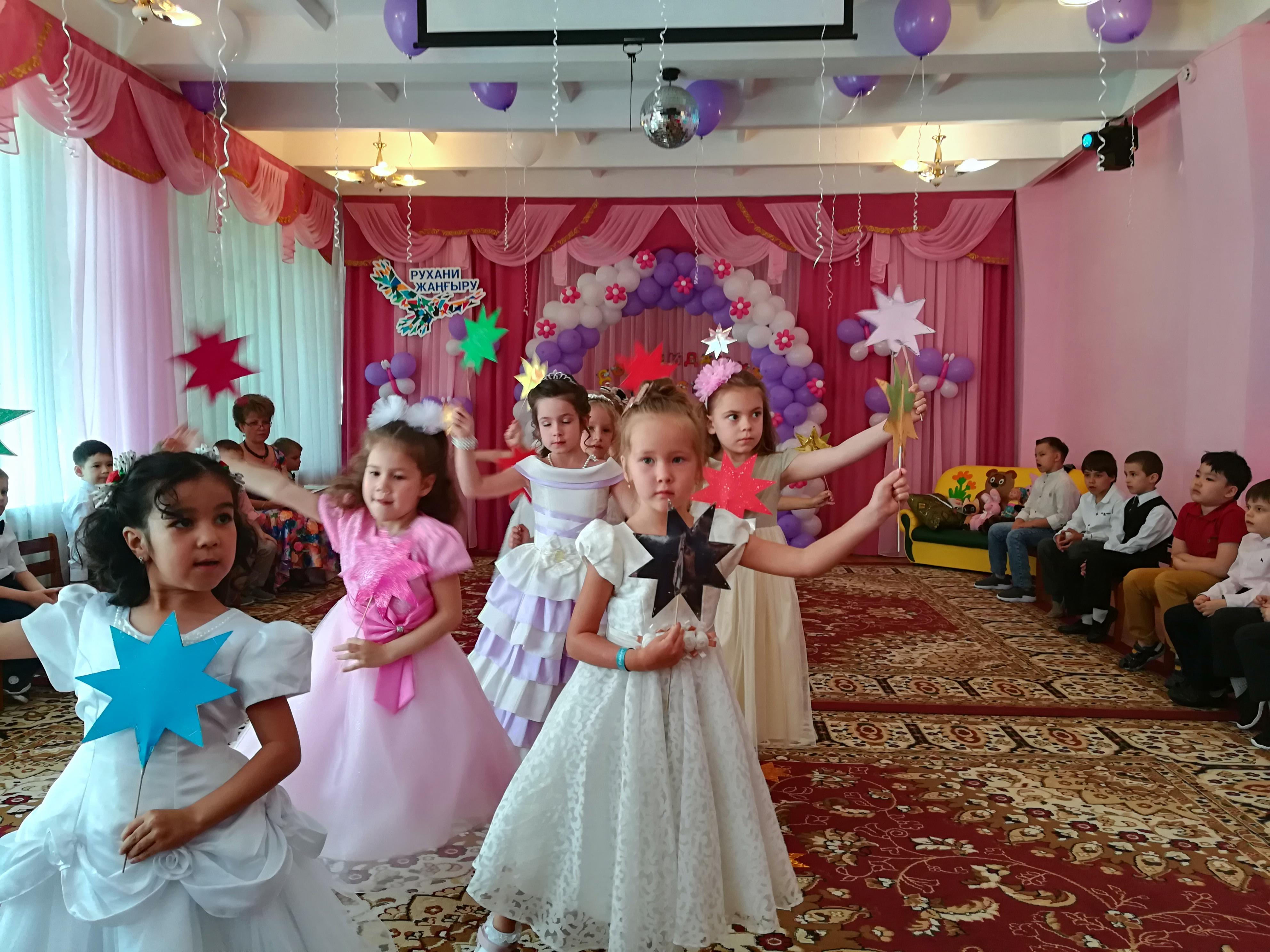 Выпускной утренник "Лучше всех!"