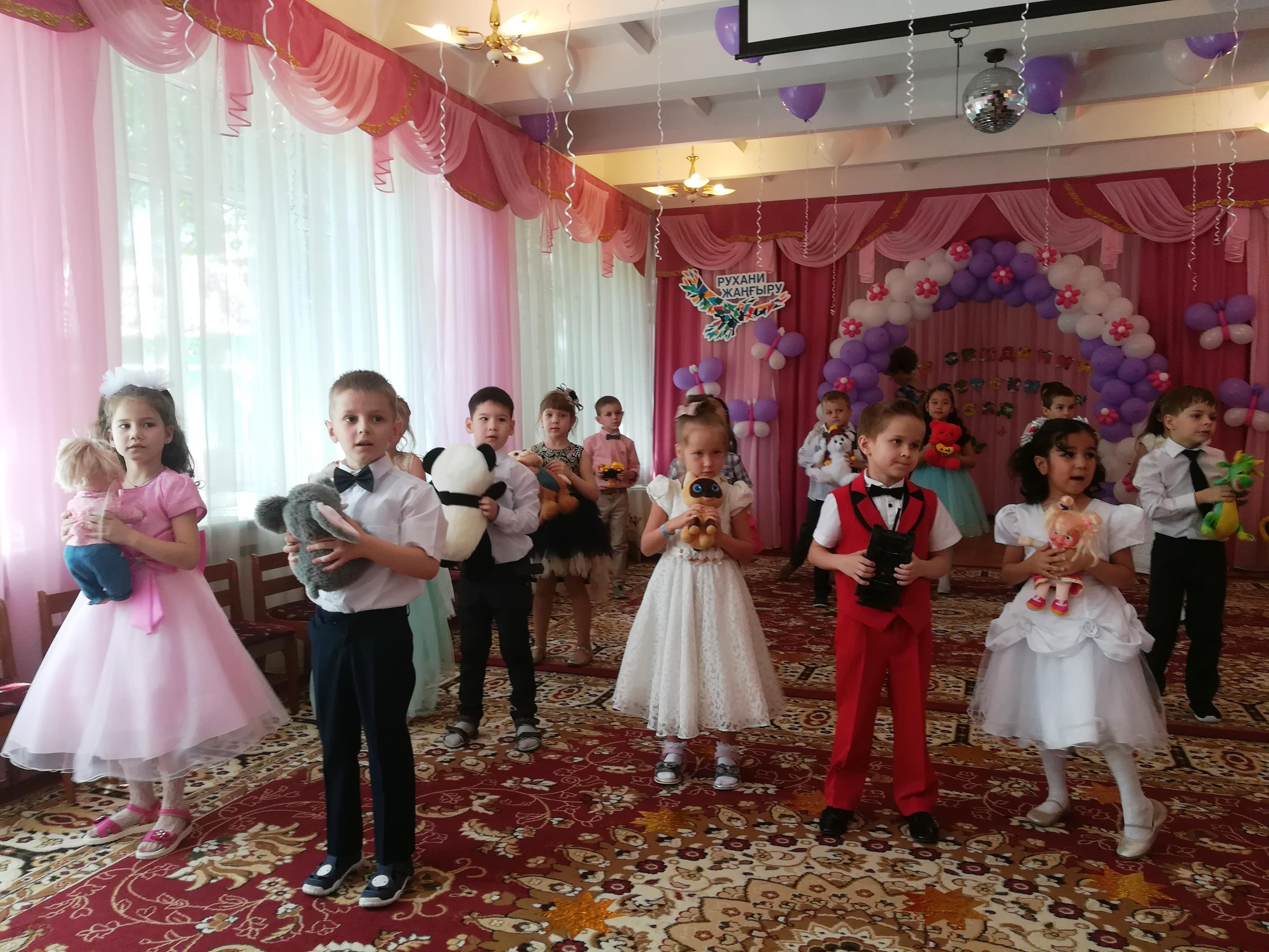 Выпускной утренник "Лучше всех!"